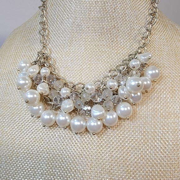 Francesca's Faux pearl and clear faceted bead chunky statement necklace - Picture 12 of 15